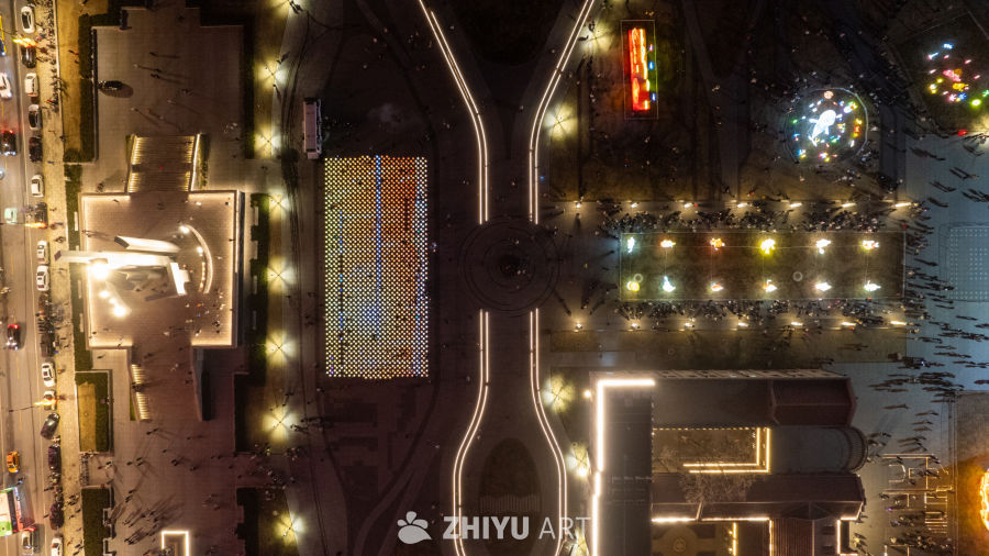 夜幕下的城市广场