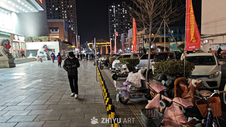夜幕下的城市街景