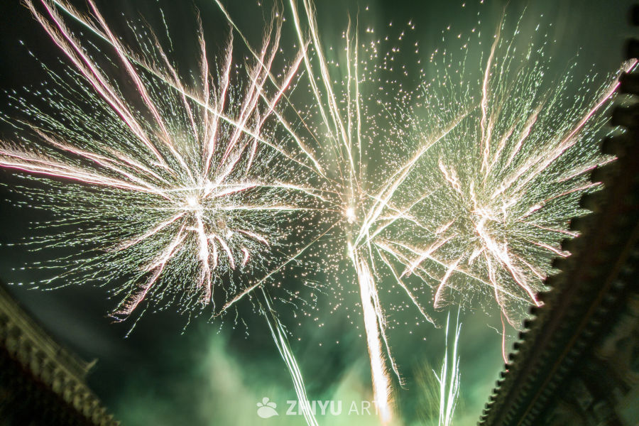 夜空中的璀璨烟花