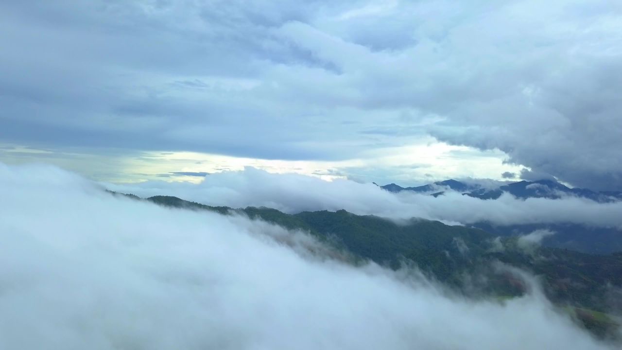 云海山峦