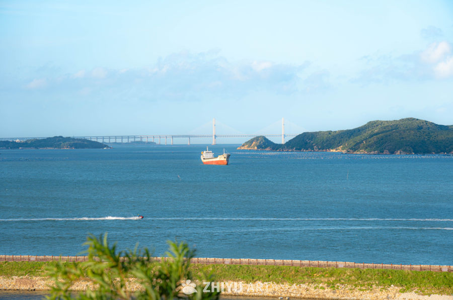 海天一色的宁静美景