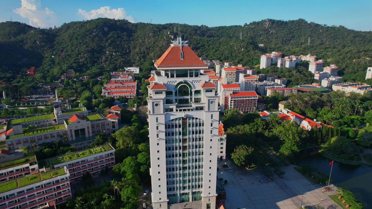 航拍厦门大学建筑风光