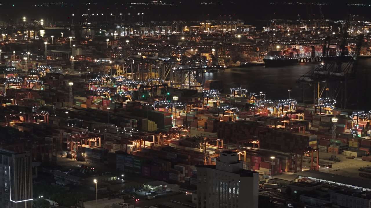 维港 81