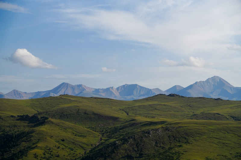 重峦叠嶂
