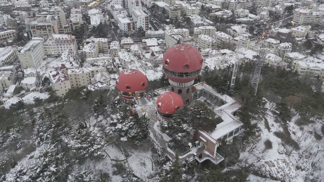青岛老城区信号山海边雪景航拍 2