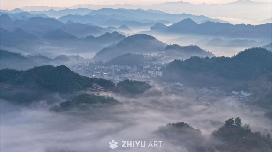 云雾缭绕的山峦美景 7