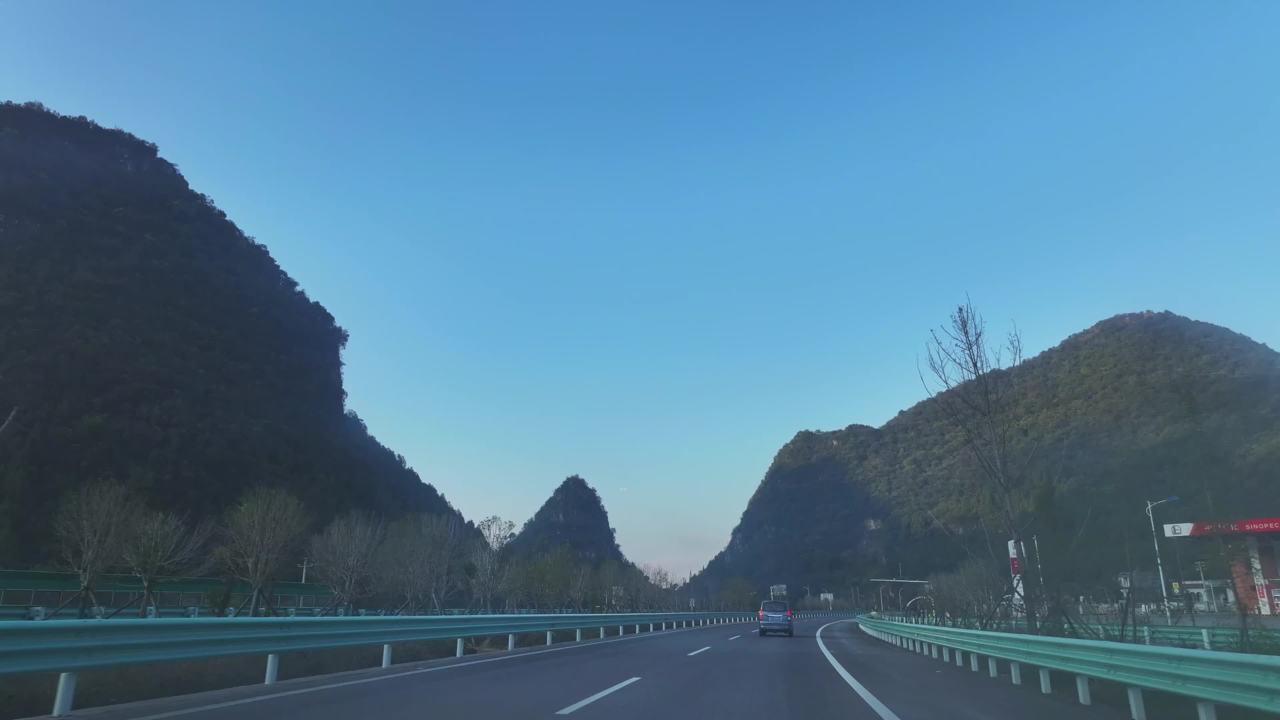 4k清晨高速公路大桥隧道群行车第一视角