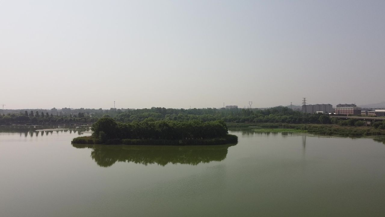 小城春季节日大桥风景航拍素材