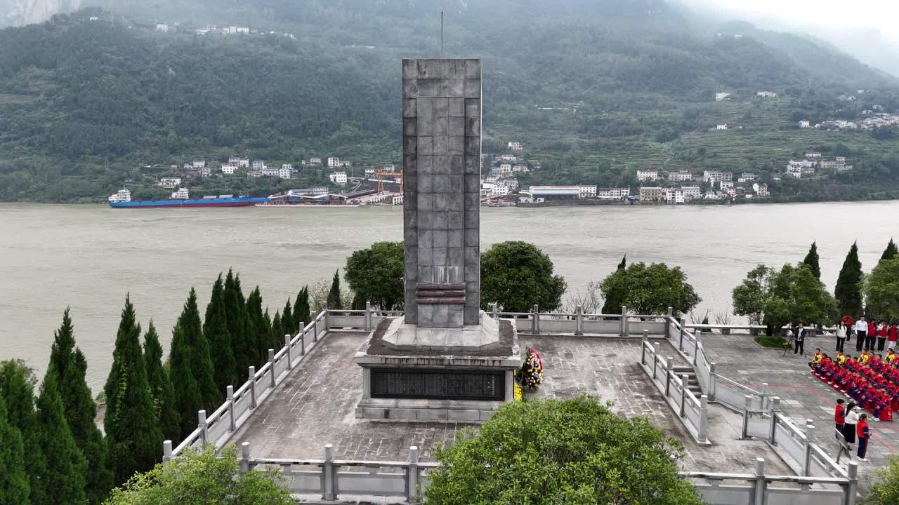 纪念碑前的纪念活动航拍