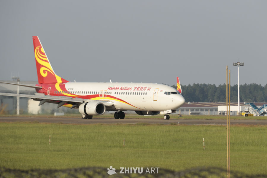 海南航空飞机准备起飞