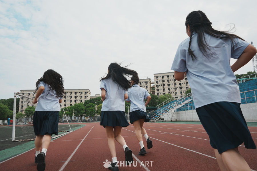 青春校园：奔跑的少女