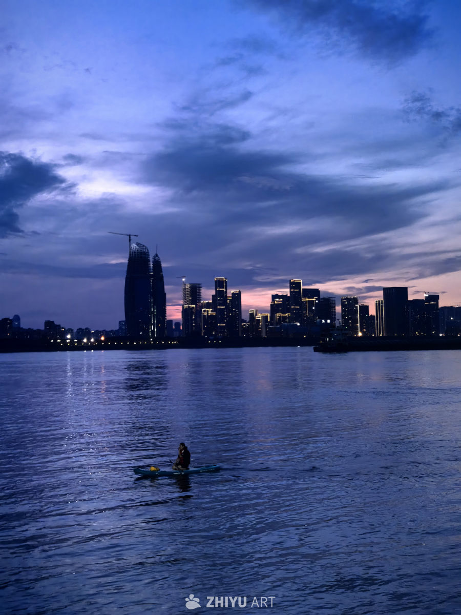 城市的天际线规律错落