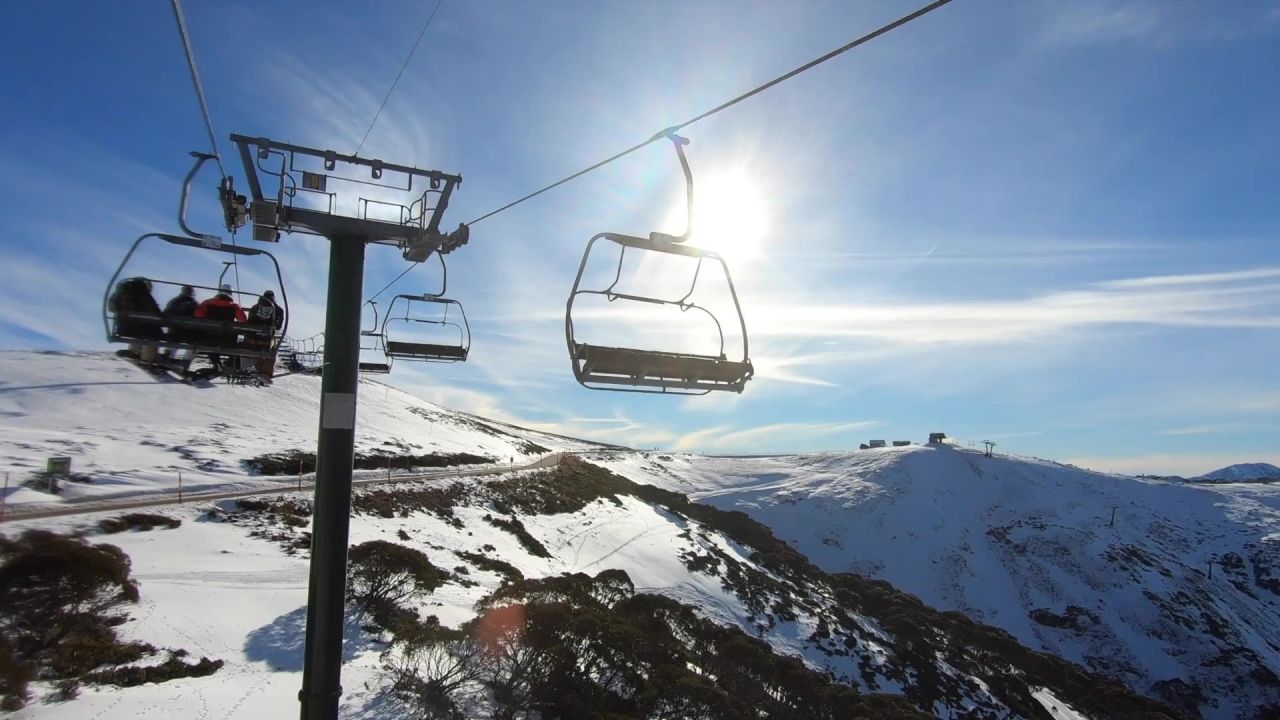 滑雪缆车雪梯
