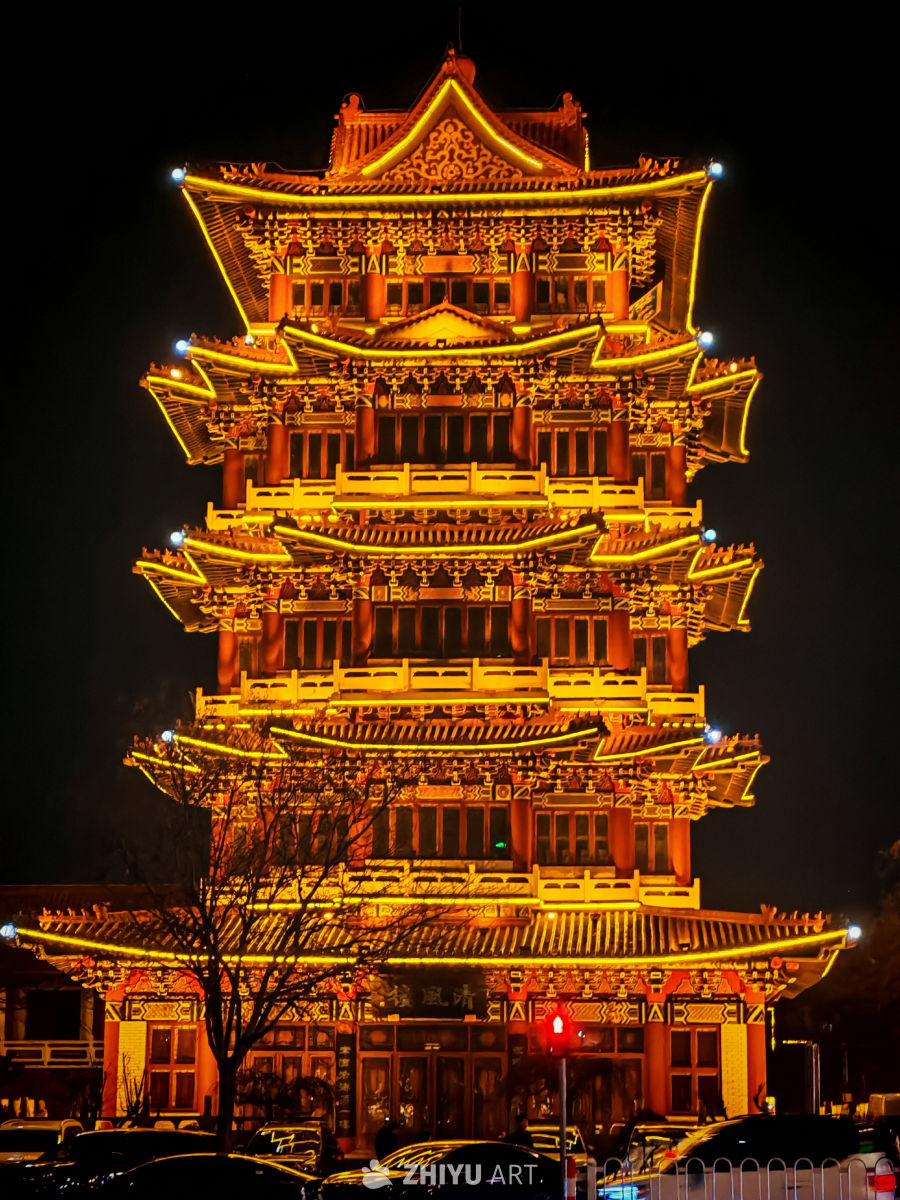 夜色中的古塔