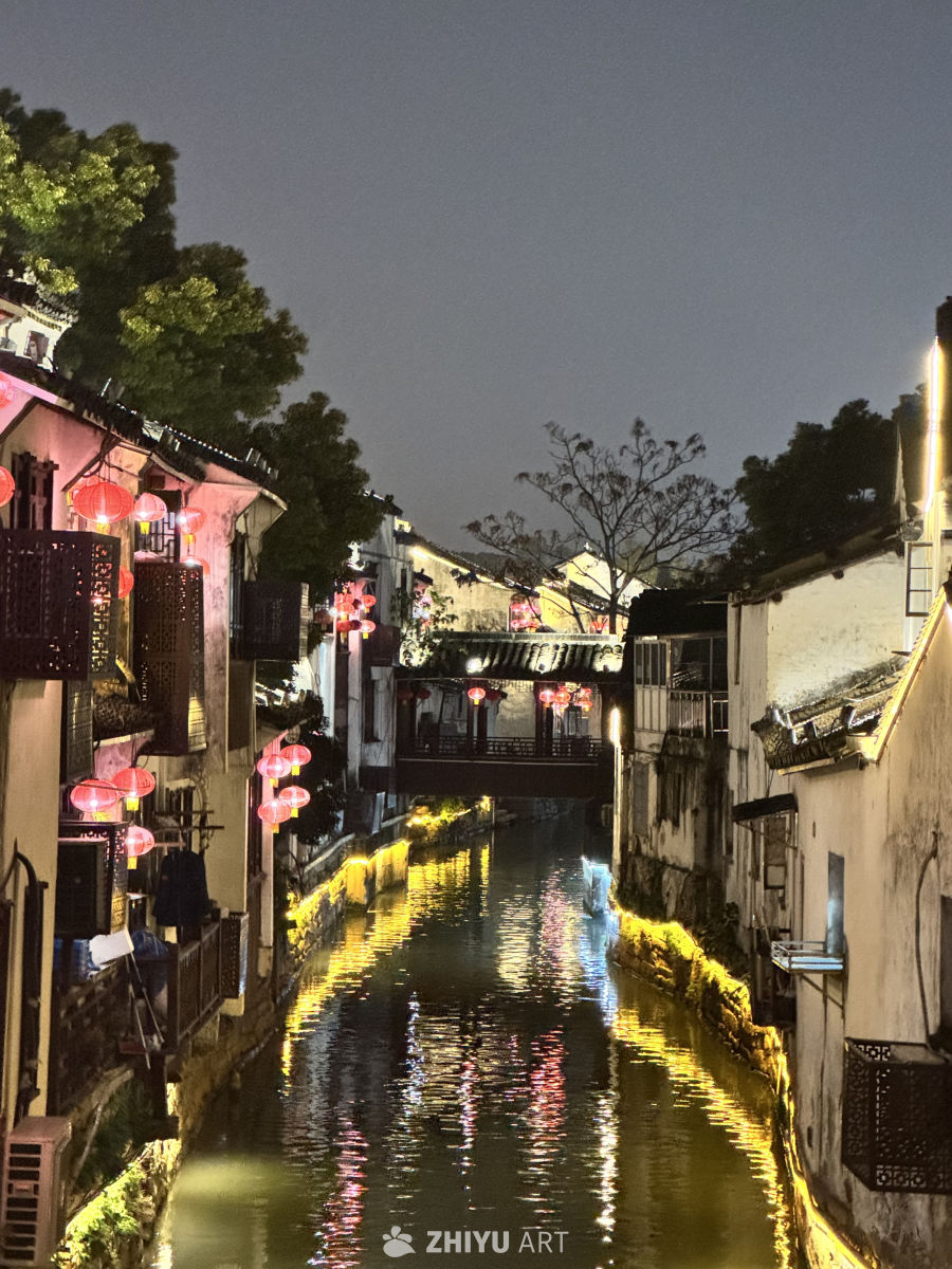 在苏州 拙政园 七里山塘 苏州之门