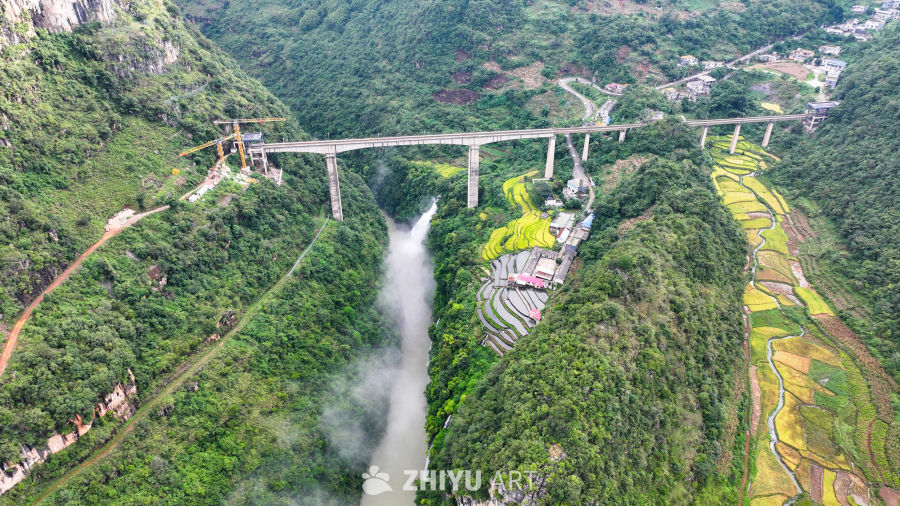 航拍铁路火车桥梁 峡谷瀑布 16