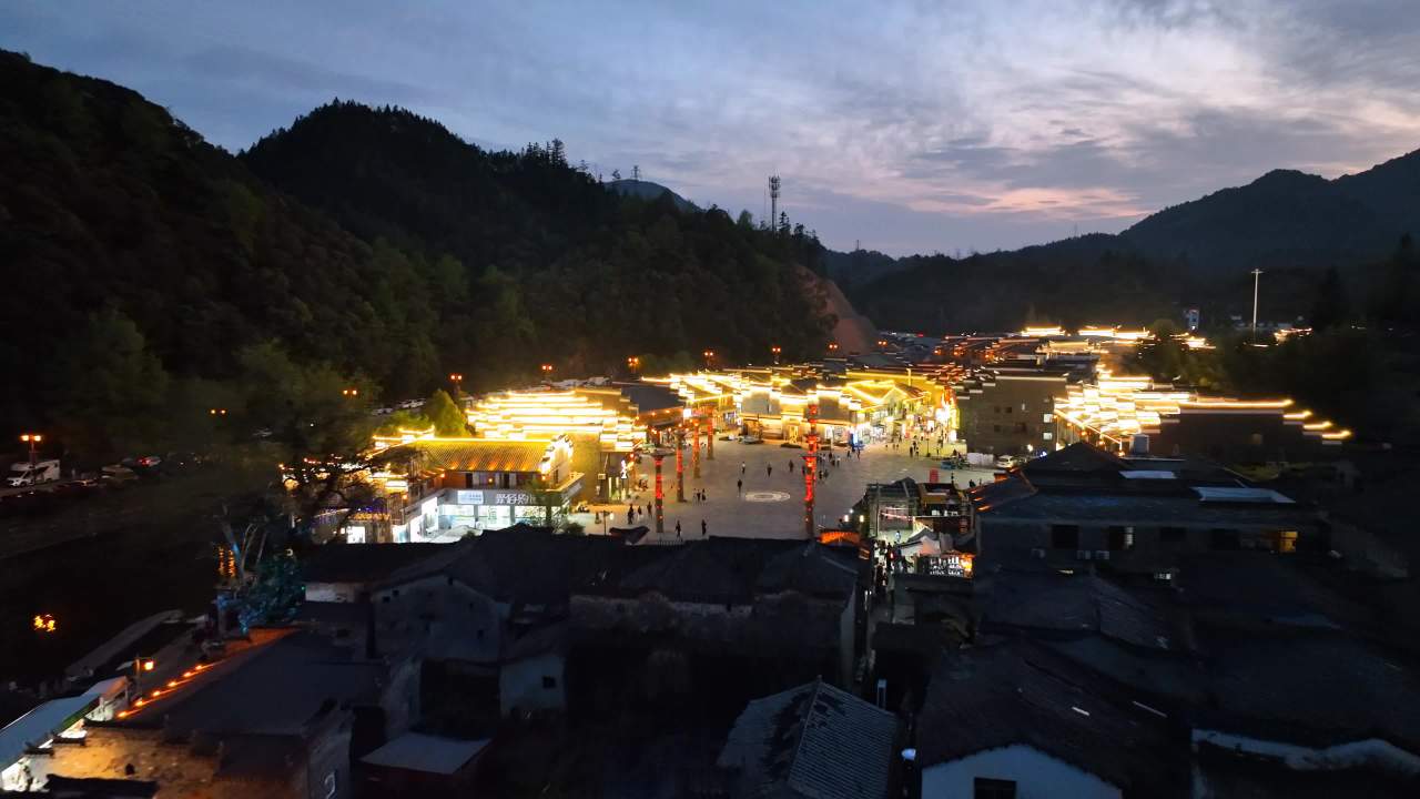 古镇夜色与人文