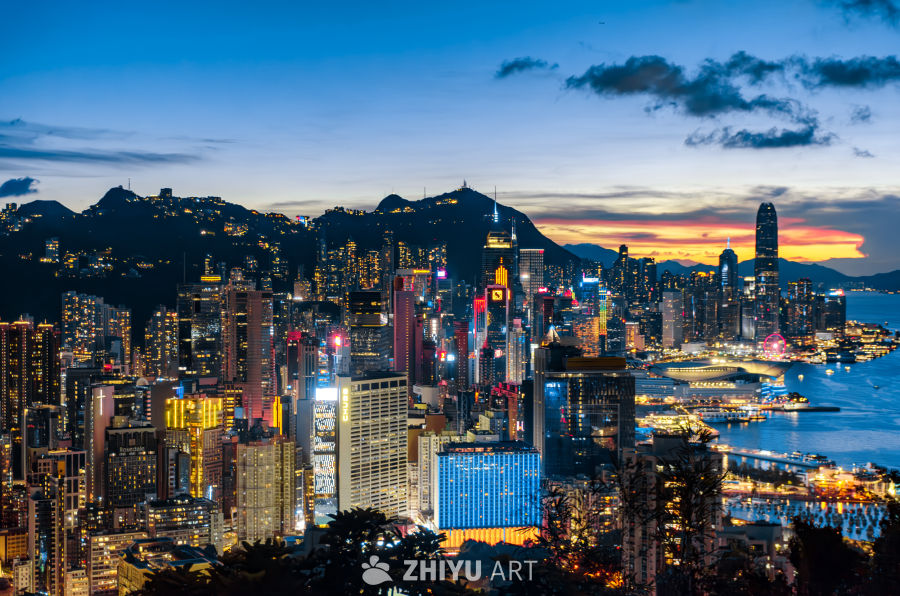 香港夜景：灯火辉煌的城市画卷