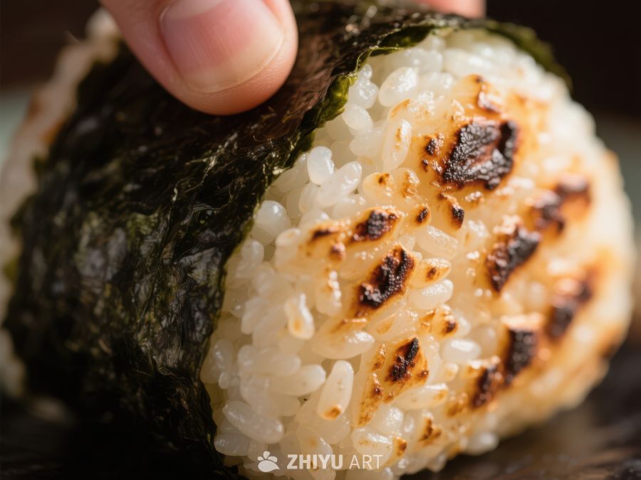 手握烤饭团，海苔包裹 238