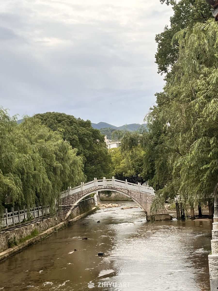 河畔桥景
