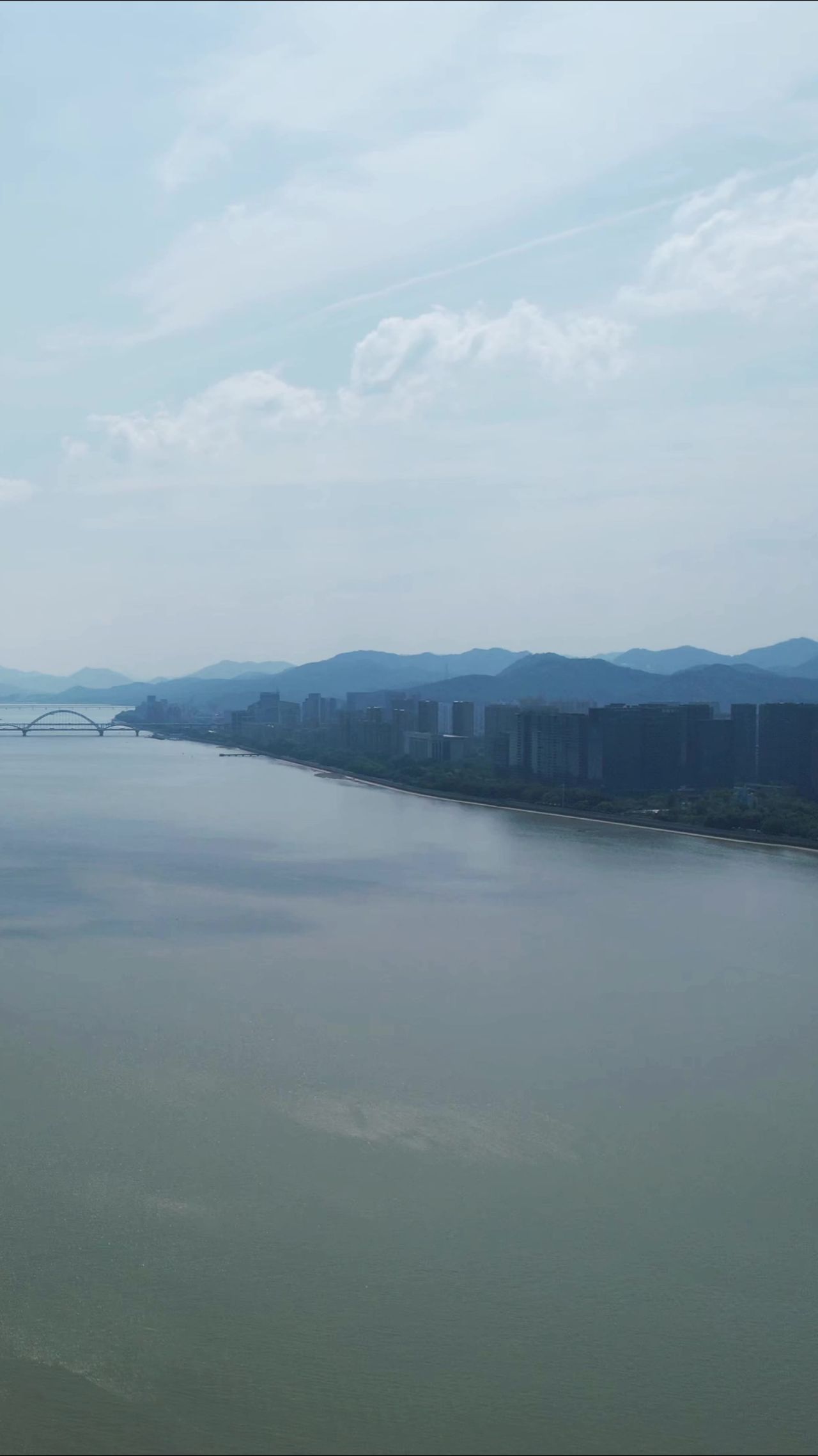 浙江杭州城市风光钱塘江三桥交通竖屏航拍 