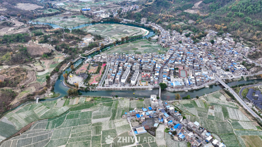 4k航拍美丽乡村田园 3