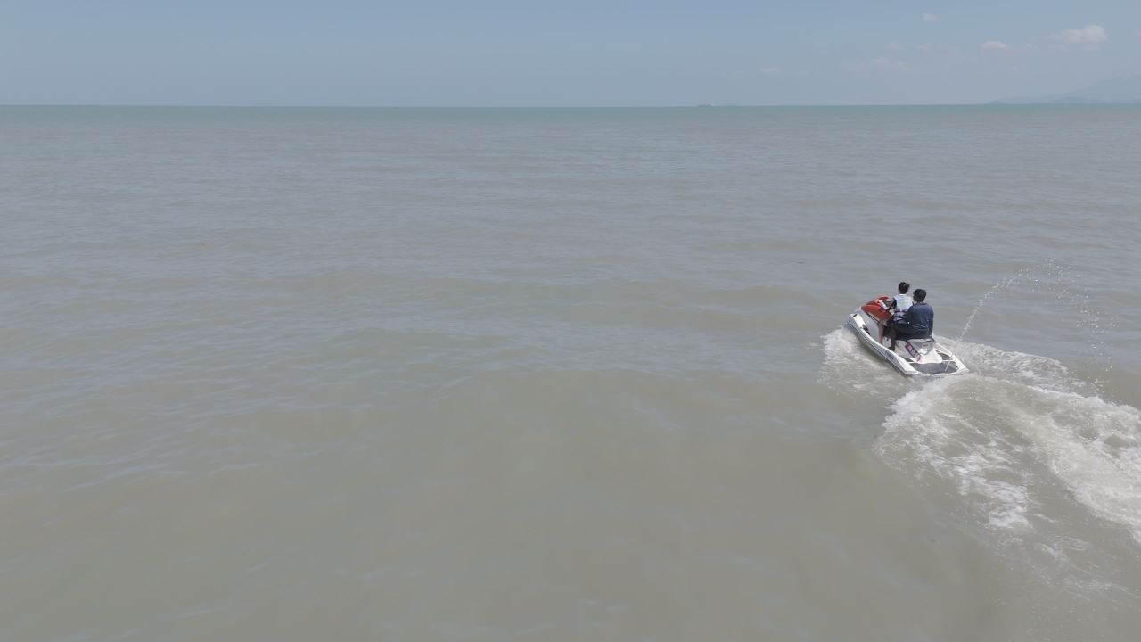 摩托艇海上疾驰