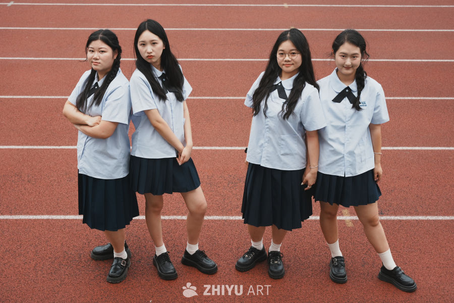 青春校园：校服女生的跑道时光