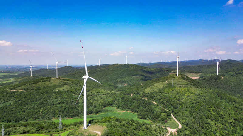 航拍高山风车发电能源  