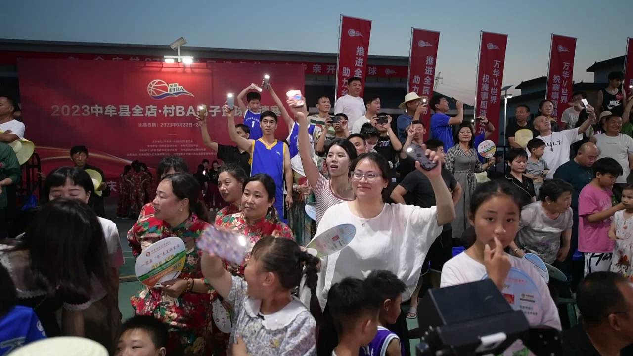 热烈的篮球比赛现场
