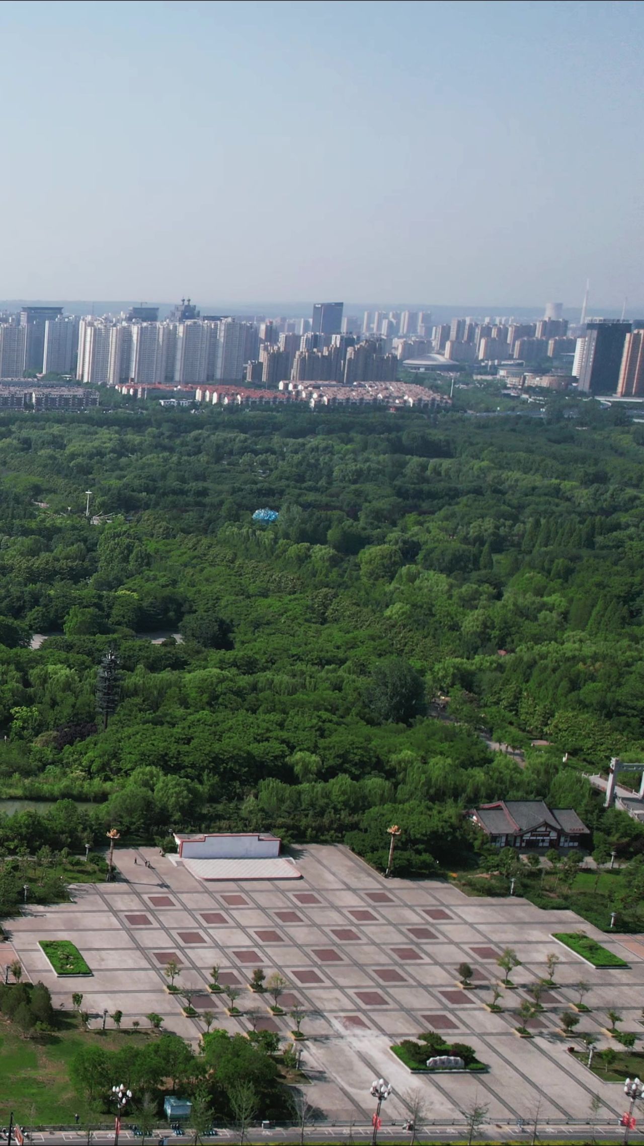 河南洛阳隋唐城遗址植物园竖屏航拍 