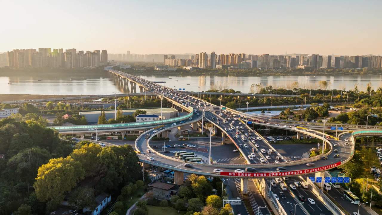 湖南长沙湘府路大桥日转夜延时摄影