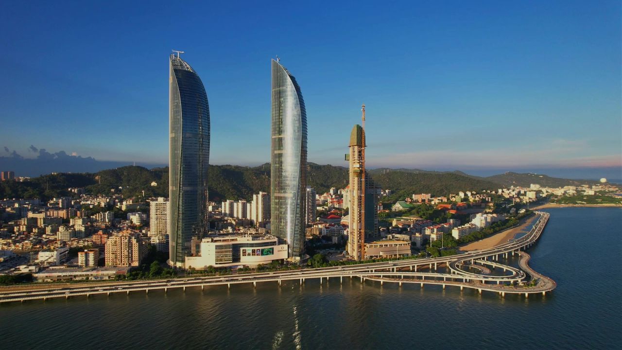 厦门航拍世贸海峡大厦景观