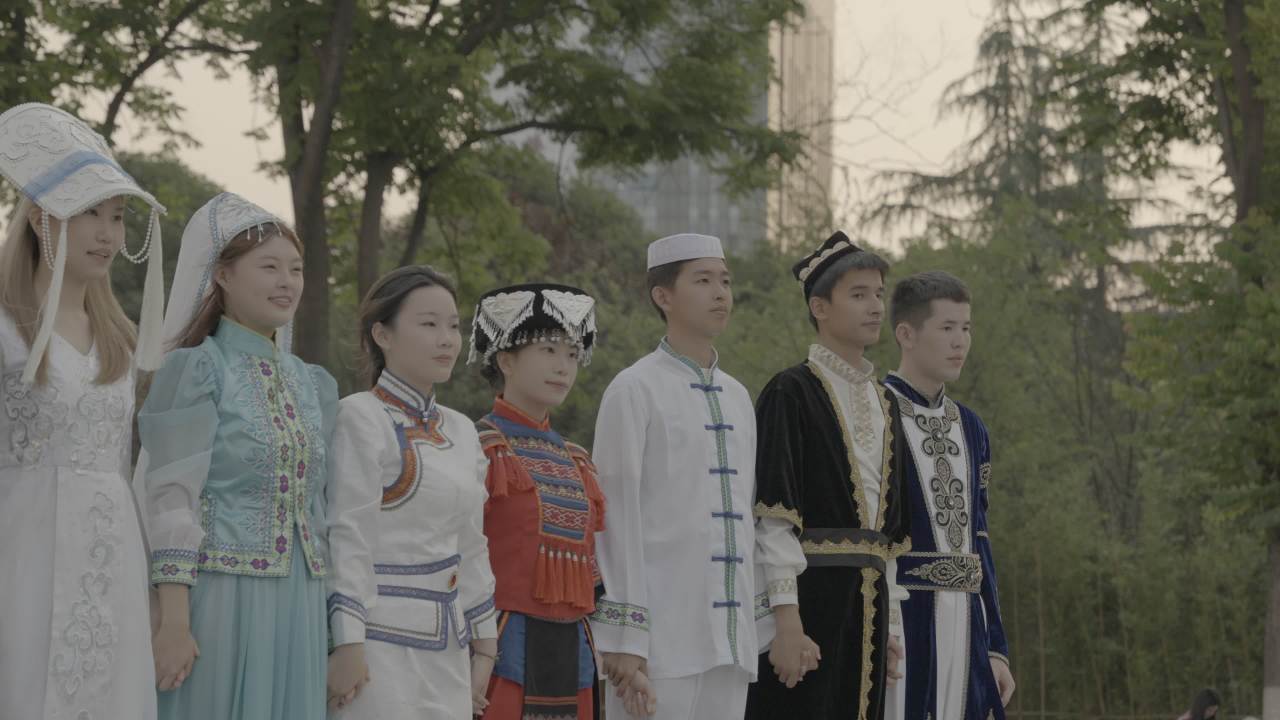 民族团结舞动青春