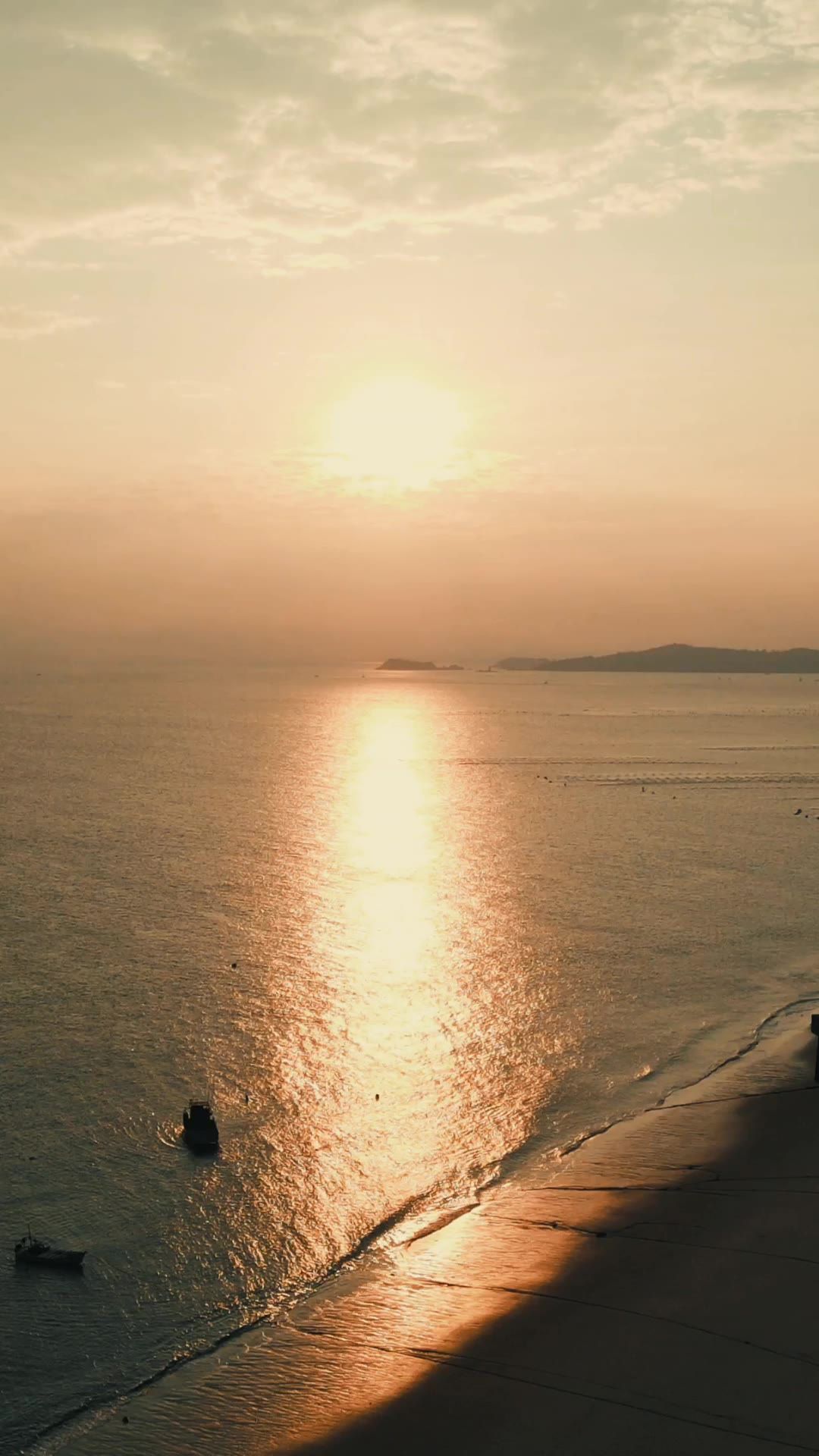 大海夕阳晚霞日落竖屏航拍