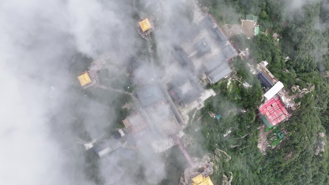 老君山4K航拍云雾山之中 22
