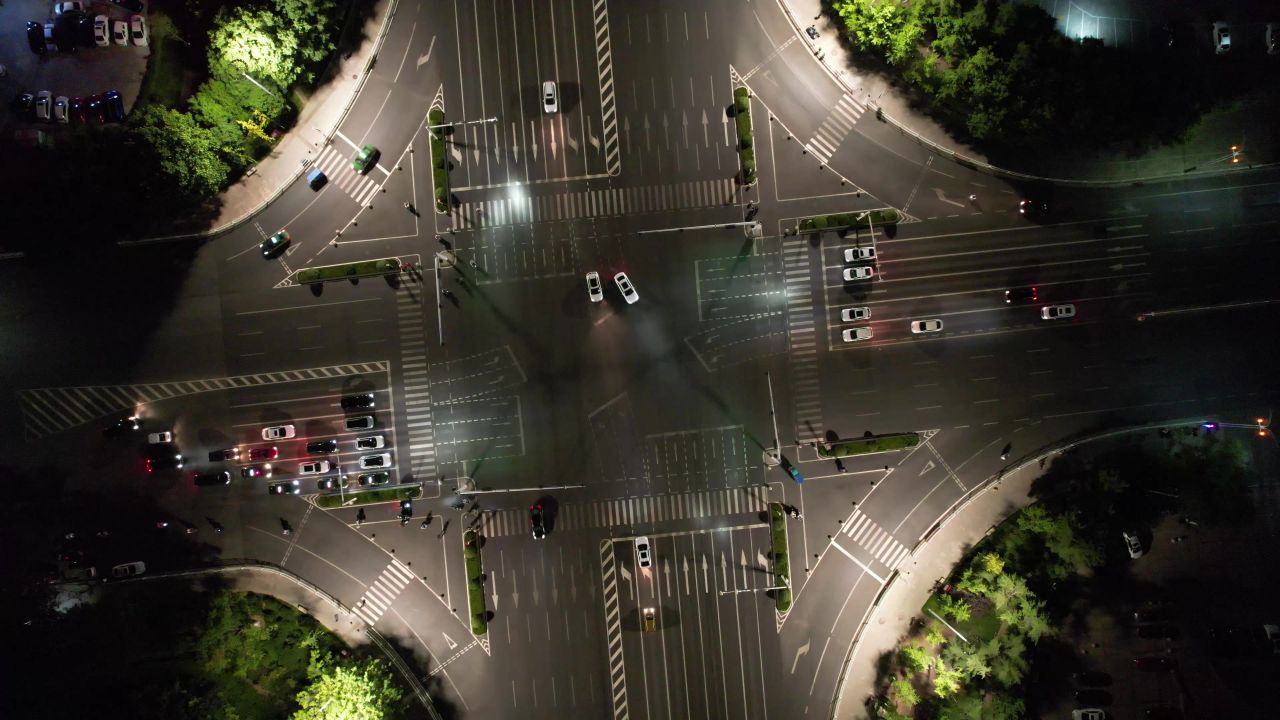 城市十字交叉路口交通车辆行驶夜景航拍 