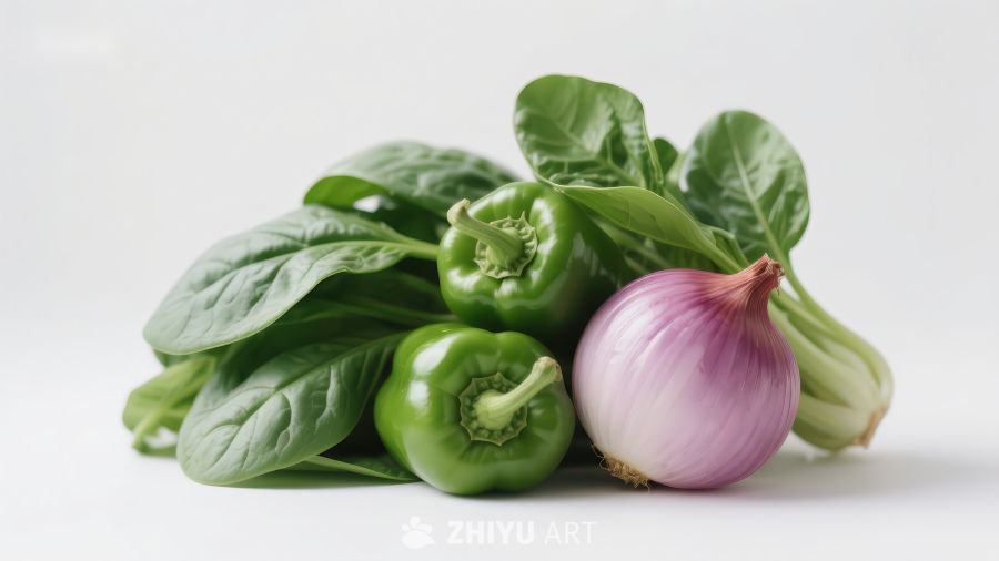 新鲜蔬菜组合：菠菜、青椒与洋葱