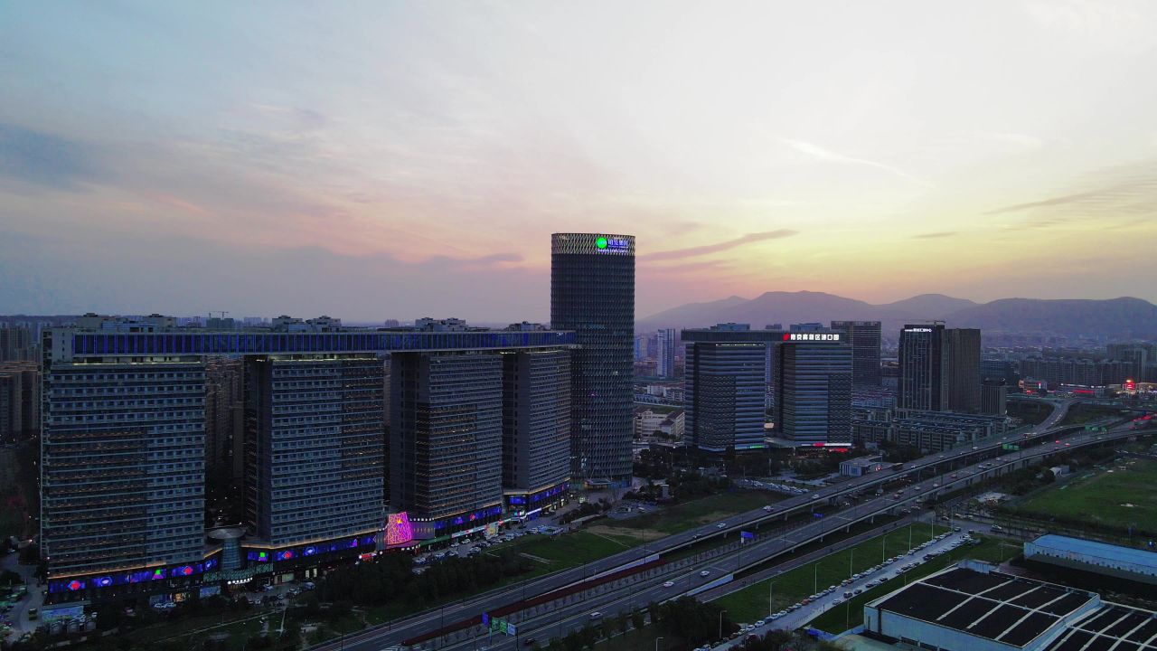 4K航拍南京江北新区明发新城中心大厦