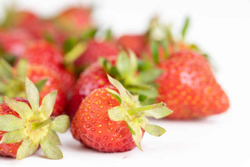 新鲜草莓水果实拍 15
