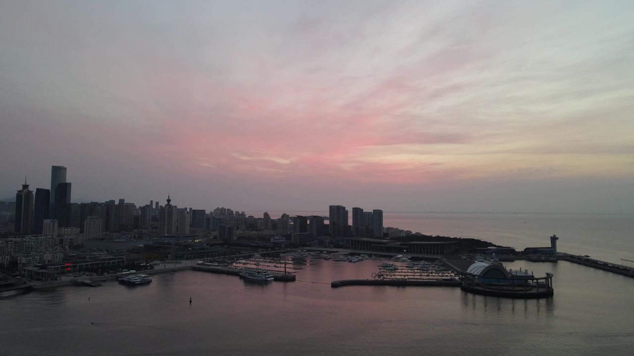 海上日出日落晚霞夕阳山东青岛航拍 