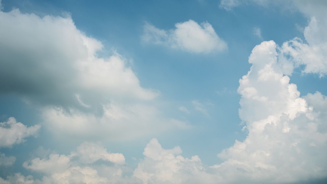 乌云密布遮天蔽日云海翻腾雷阵雨台风 13