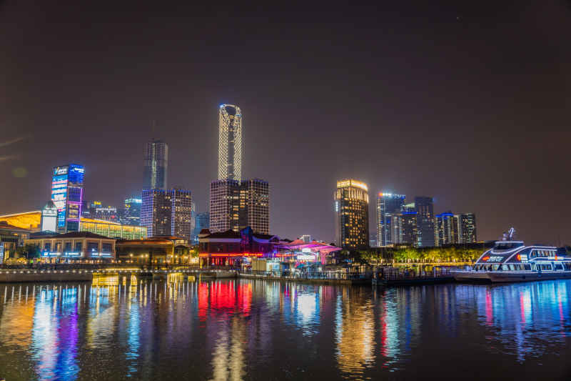 江苏 苏州 金鸡湖 东方之门 夜景