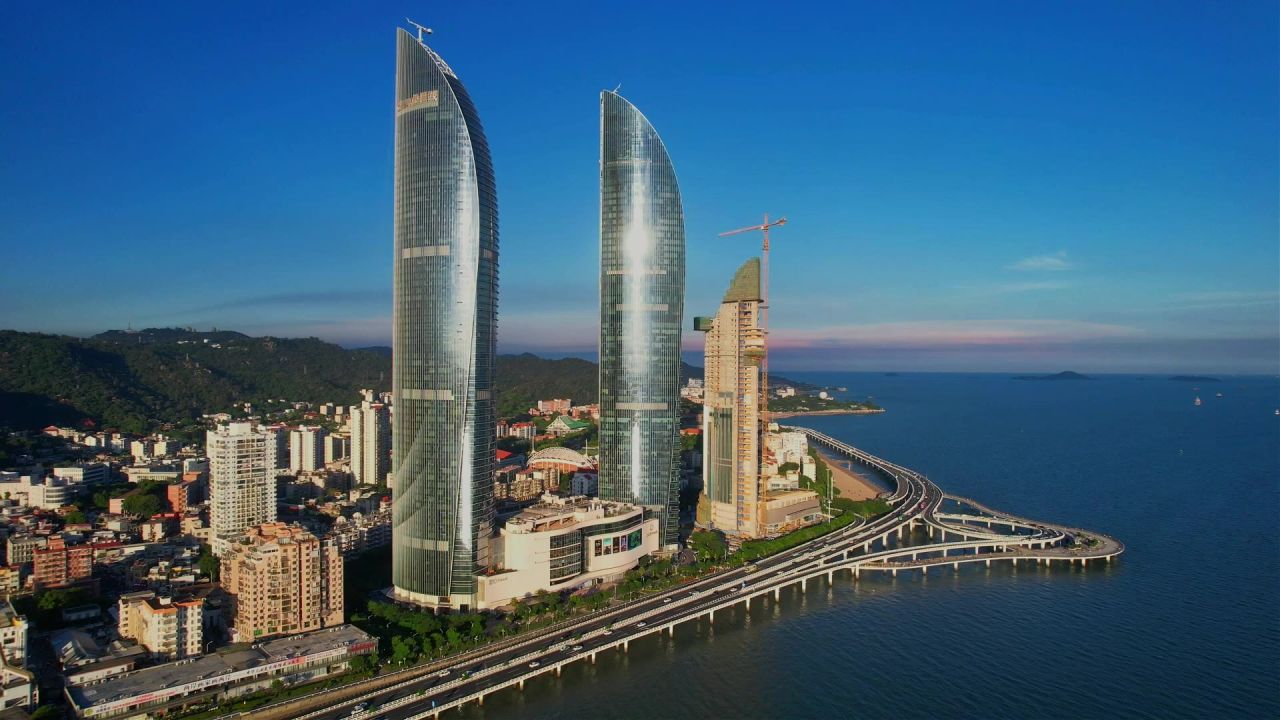 厦门航拍世贸海峡大厦景观