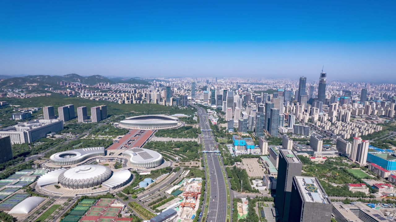 山东济南奥体中心经十路CBD航拍延时8K