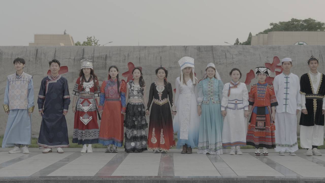 民族服饰巡游三峡大学