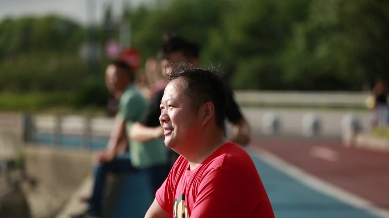 湖边晨练