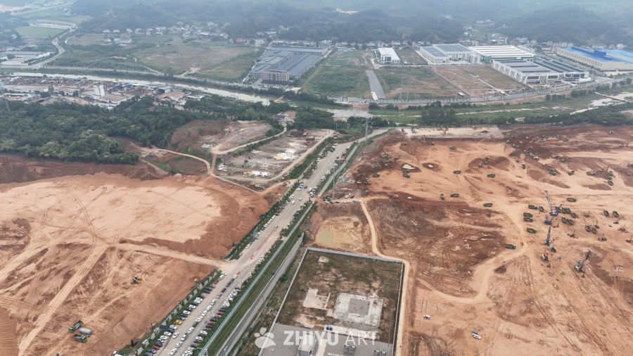 航拍视角下的工业区建设工地