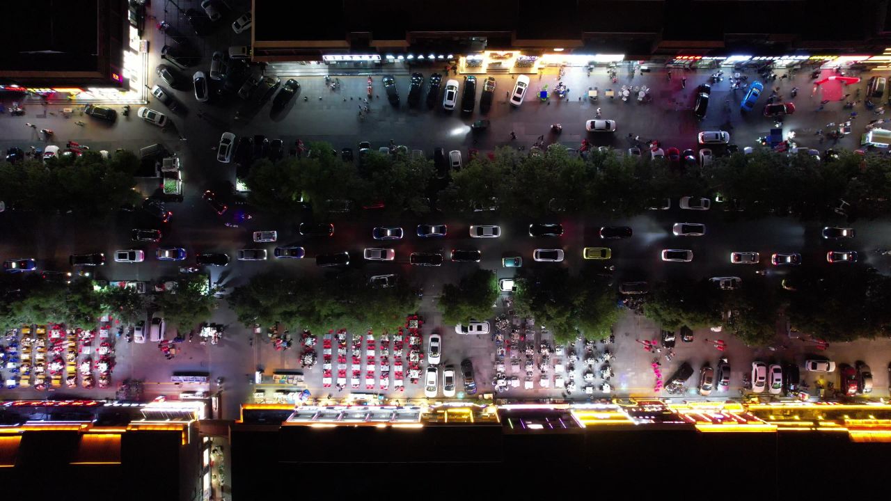 山东东营宵夜一条街烟火气息航拍 