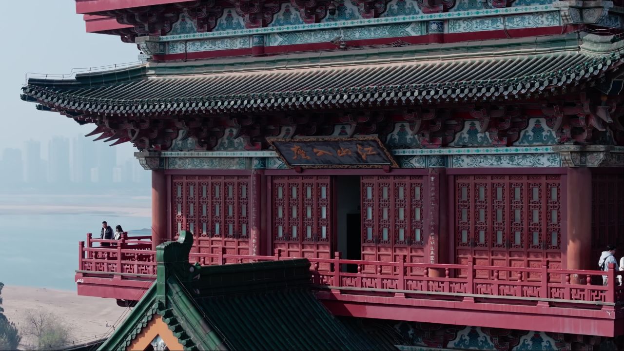 江西南昌滕王阁城市建筑航拍 5